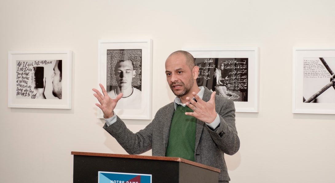 José Ángel Navejas lecturing