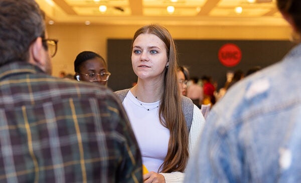 Student speaks to academic advisors on UIC's East campus